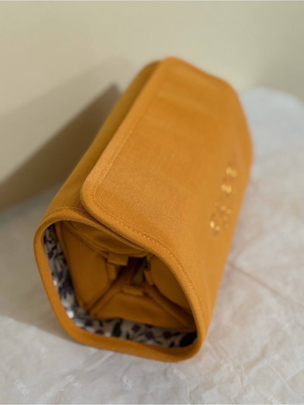 Brand new Gucci mustard yellow beauty travel Pouch with Gold Logo - Picture 12 of 17